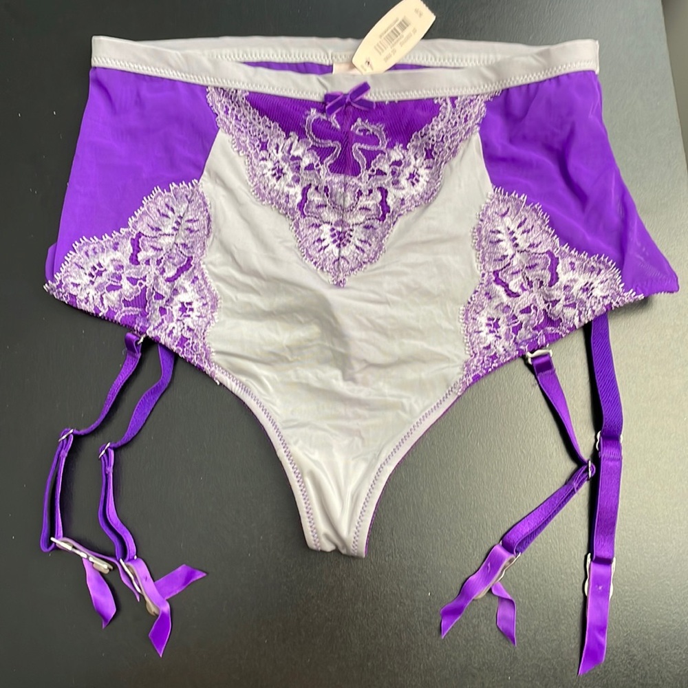NWT Victoria's Secret Garter Thong Sz Small